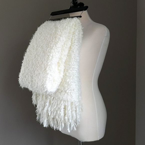 Domain Other - NWOT Domain Fluffy Soft Textured Throw with Fringe